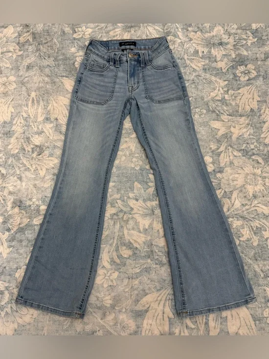 Aeropostale women’s Light Blue low rise Flared Jeans size 000