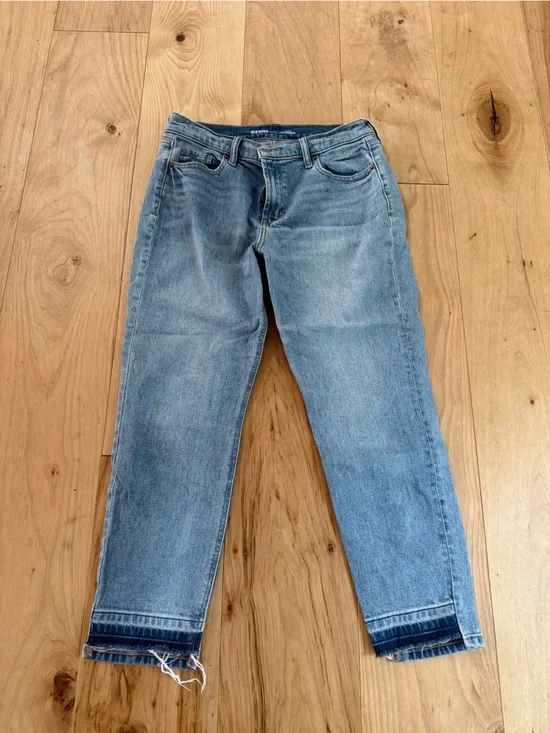 Old Navy boyfriend jeans with contrast raw hem, cropped, size 4, mid-rise