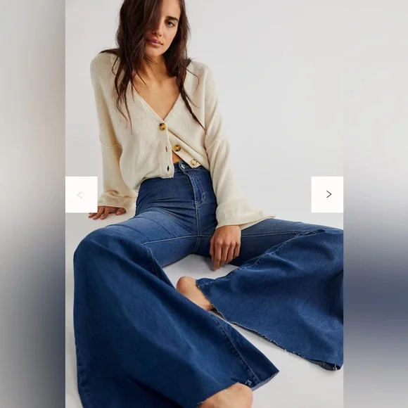 Free People We The Free Just‎ Float On Flare Jeans.