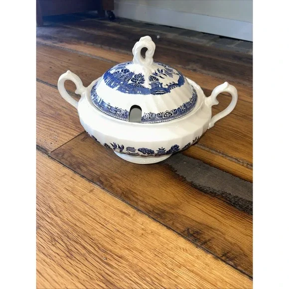 VTG ROYAL WESSEX BLUE WILLOW SOUP TUREEN‎  / LID & RARE  ENGLAND No Chips