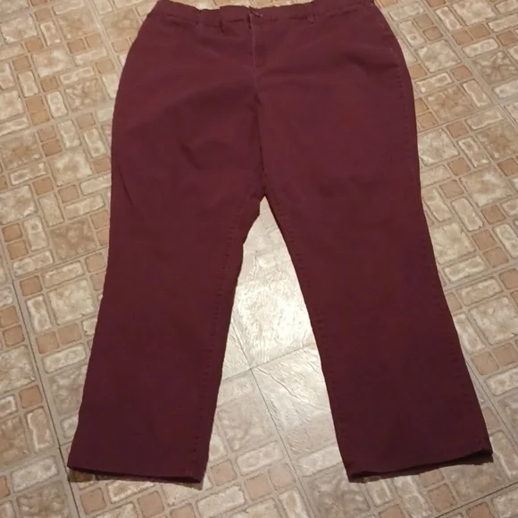 Gloria Vanderbilt Women's Burgundy Straight Leg Jeans