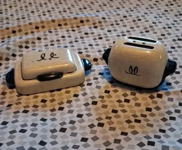 Vintage Kitchen Appliances Salt and Pepper Shakers