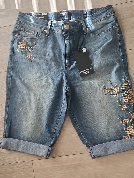 NWT Nine West Medium Blue Embroidered Boyfriend Bermuda Shorts Sz 10