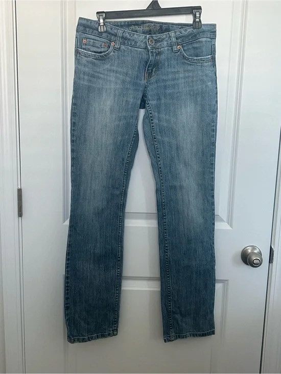 American Eagle 77 Women’s Light Blue Straight-Leg Jeans