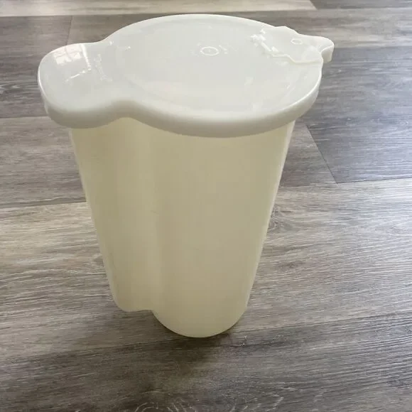 Vintage Tupperware 2 Quart Opaque Pitcher 129 With Lid And Flip Top 625