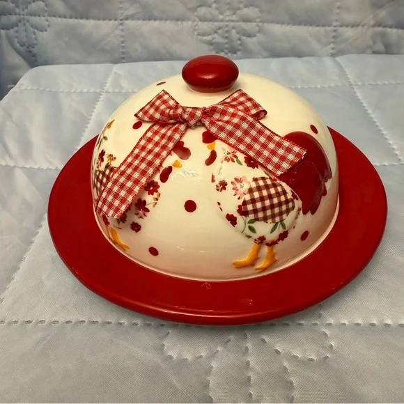 Luniz ceramic butter dish with a farmhouse-style floral chicken design