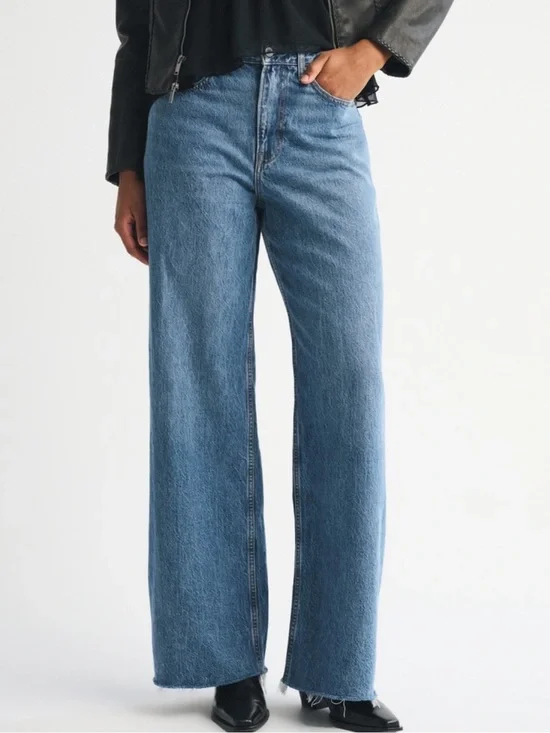 Abercrombie & Fitch Curve Love High Rise Wide Leg Jean