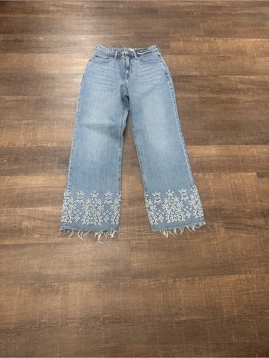 Abercrombie & Fitch Curve Love 90s Relaxed Cutwork Embroidered Jeans Size 27