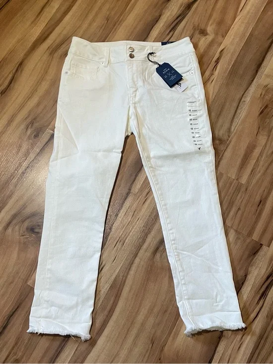 NWT 2016 American Eagle White Artist Crop Raw Hem Jeans Size 10
