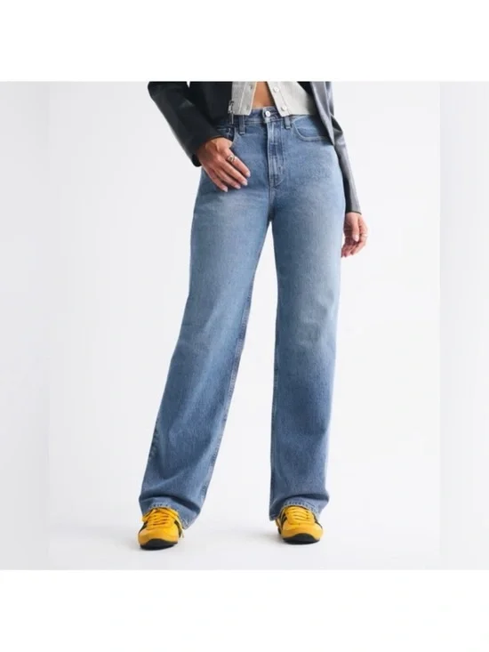 Abercrombie & Fitch Curve Love High Rise 90s Relaxed Jean