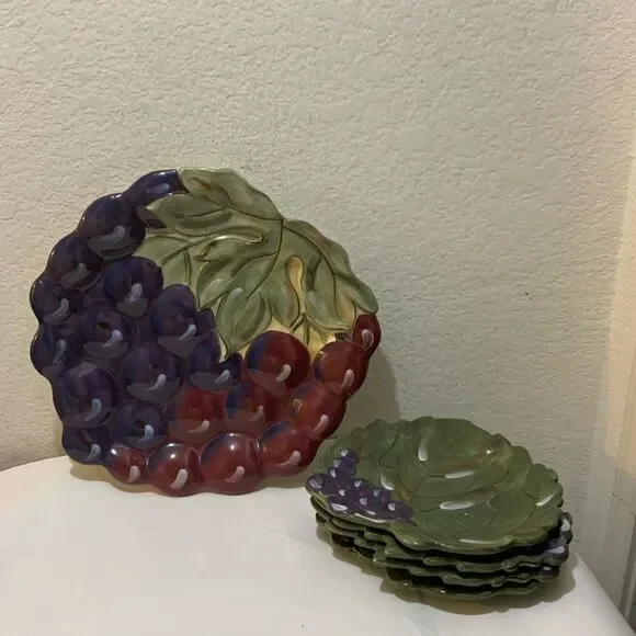 Noble Excellence MERITAGE Earthenware Grapes Scalloped 9