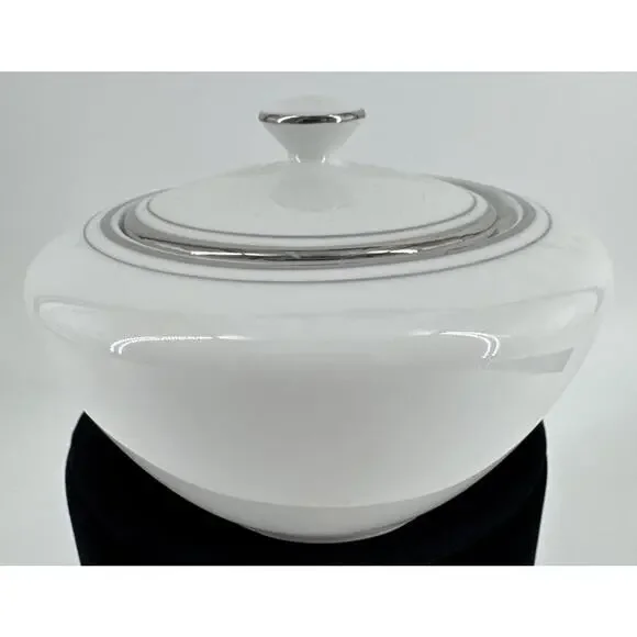 Covered Sugar Bowl Made in Japan Contour China with Platinum‎ Bands Candlelight