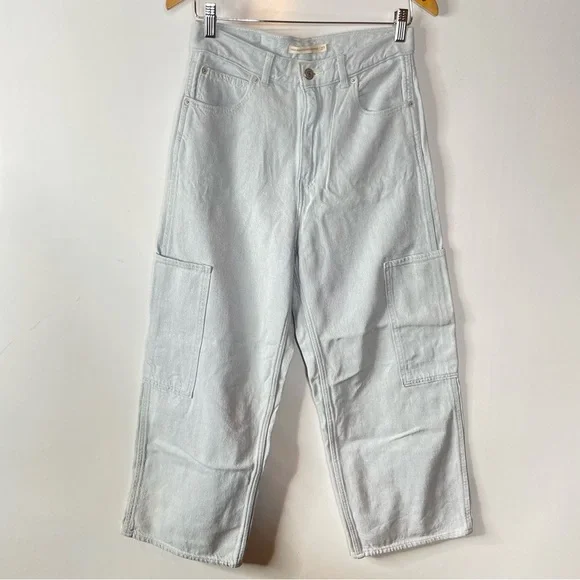 Levi’s High Rise Wide Leg Crop Utility Light Wash‎ Jeans Size 27