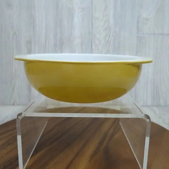 Vintage Pyrex 2 Quart Casserole Dish Bowl Mustard Harvest Gold Solid Color