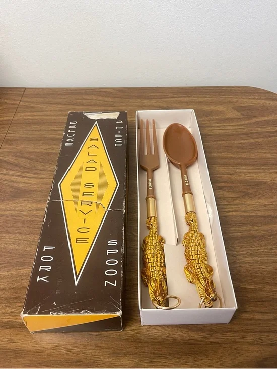 Vintage 70's Collectible Florida Alligator Spoon and Fork Salad Serving Set