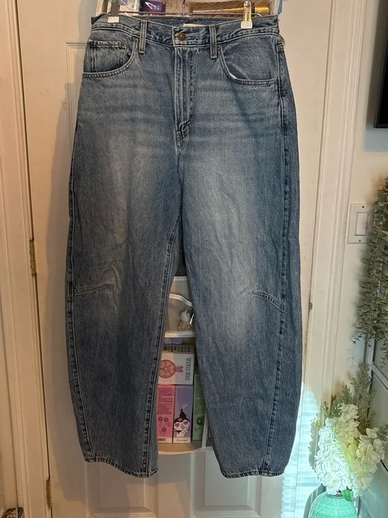 Levi’s cinched barrel women’s jeans