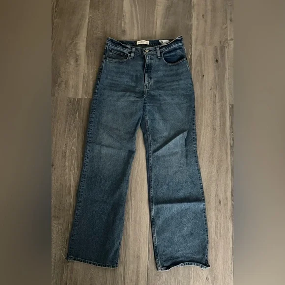 Abercrombie 90s Straight Ultra High Rise Jeans