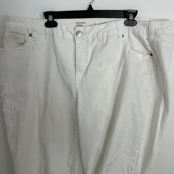 Lane Bryant Women's White‎ Jeans Size 24 P Embroidered Flower Cropped Girlfriend