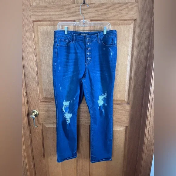 Judy Blue boyfriend fit Dark Blue  distressed ankle Jeans
