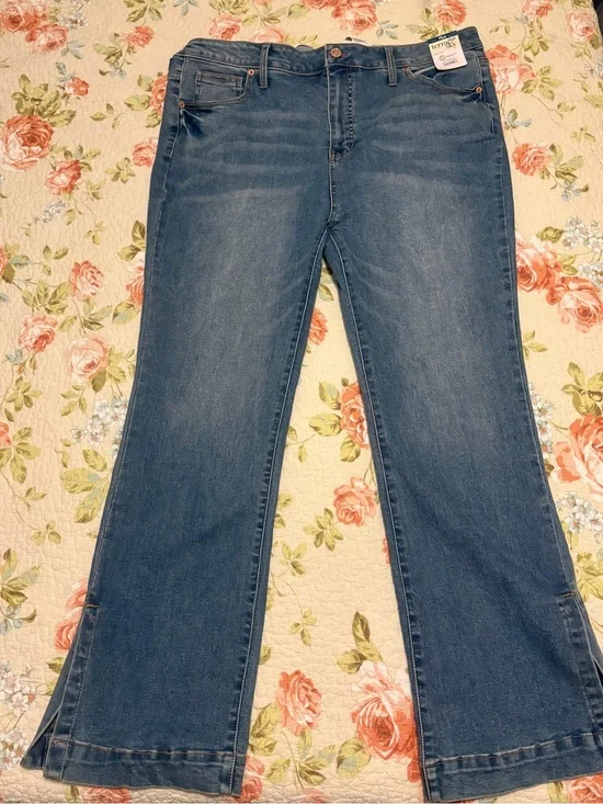 New Terra & Sky Women’s Plus Size Side Slit Bootcut High Rise Jeans Size 18W