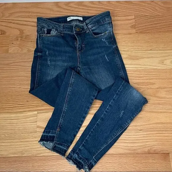Zara Z1975 Skinny Jeans Women's Size 2 Dark Wash Raw Hem Distressed Stretch