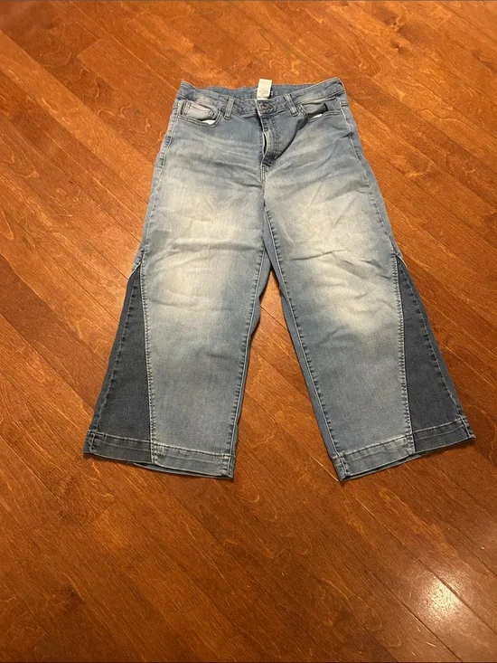 Women’s Two-Tone Light Blue Wide Leg  crop Jeans