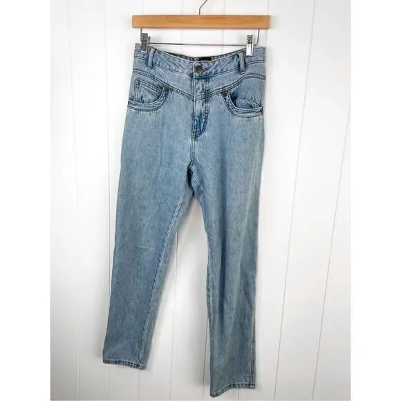 BDG Urban Outfitters BDG High-Rise Light Wash Mom‎ Jean Size 26