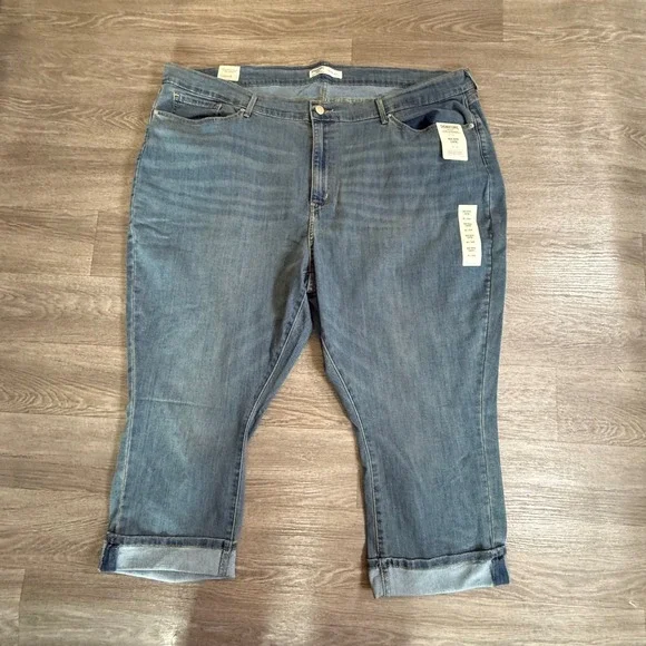 Signature Levi Strauss Gold Label Womens Mid Rise Capri Jeans Blue 28 W39 NEW