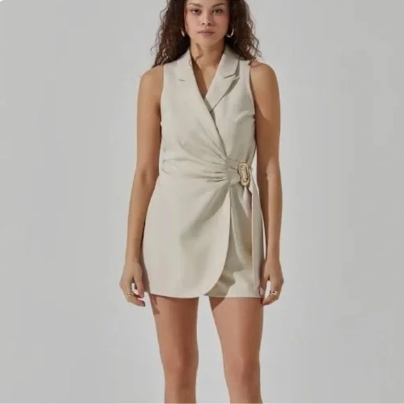 ASTR The Label Front Wrap Sleeveless Suit Romper Size XL‎ Cream New