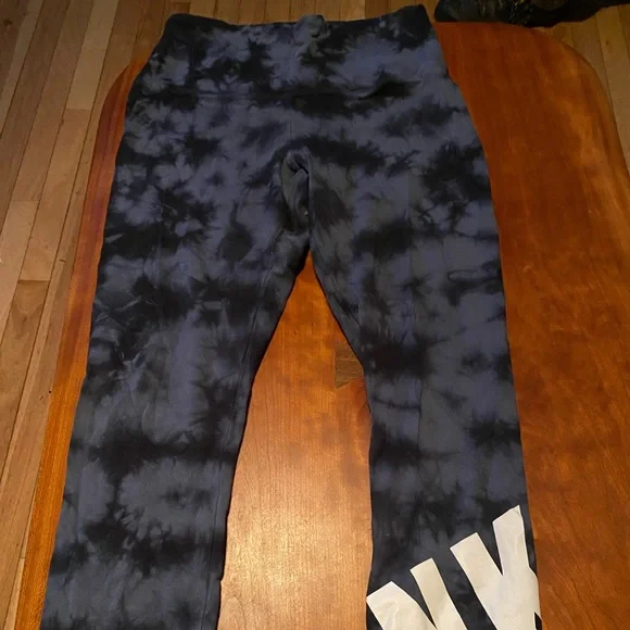 Women’s Navy & Black Tie-Dye Leggings - Brand Unspecified