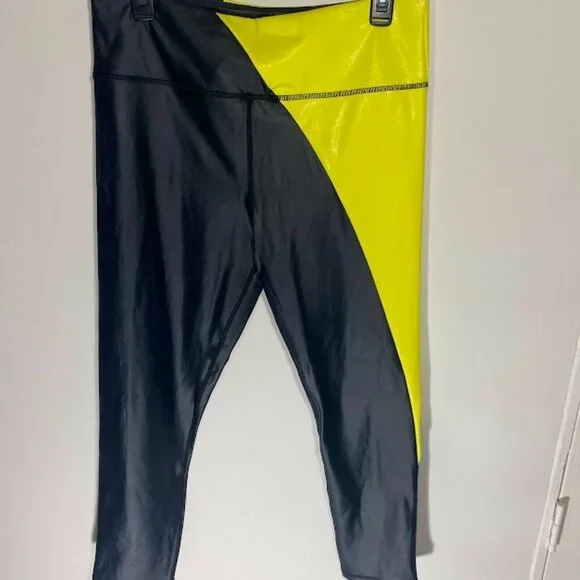Zyia Active Yellow and Black Metallic Leggings