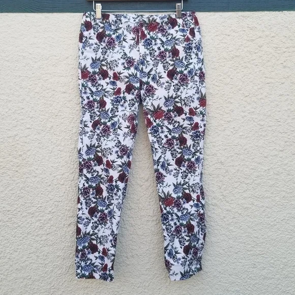 Zara Basic white floral cropped pants size 6