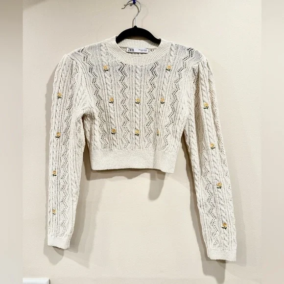 🔥Zara Cream Cable Knit Sweater with Floral Accents🔥