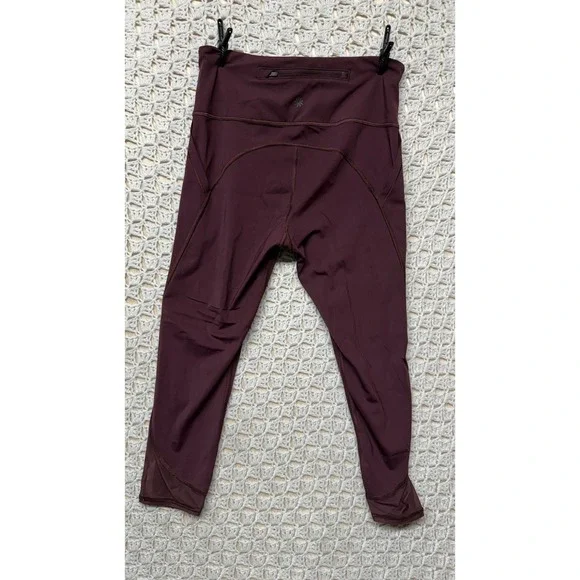 Athleta Lightning Capri Leggings Womens Sz S‎ Burgundy Out Yoga Compression