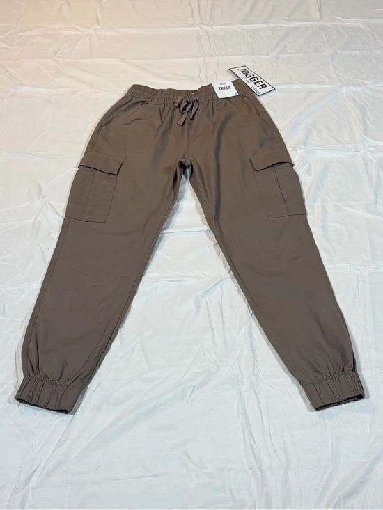 rue21 Refuge Cargo Joggers M NWT Elastic Waist Mid Rise Utility Pants Taupe