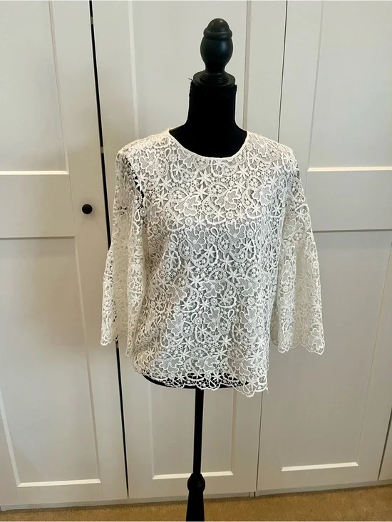 Zara Beautiful White Lace Crochet Blouse with Floral Design & Bell Sleeves Sz L