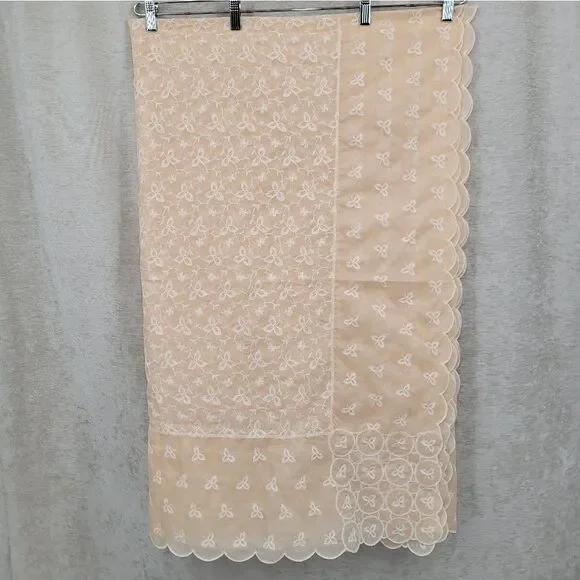 Tablecloth 88×70 Rectangle Vintage Peach with White Floral Embroidery Scalloped