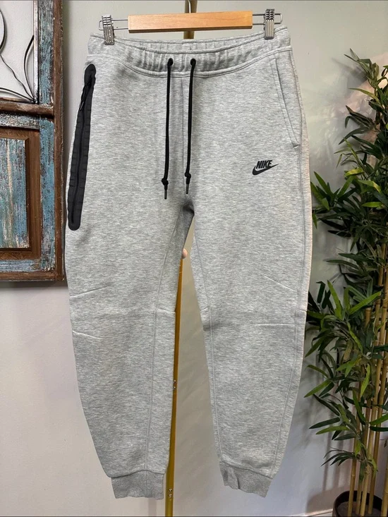 Nike Light Gray Joggers with Black Accents EUC M