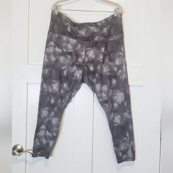 Athleta Elation Cropped Legging Size 2X  Green & Gray Ombre