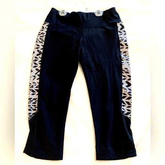 Sweaty Betty Black Cropped Leggings W/Mesh Gray Pattern Siding On Legs Sz Small