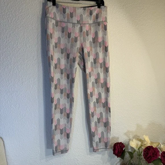 Victoria's Secret Sport 'Knockout' legging with‎ chevron arrow design / Womens L