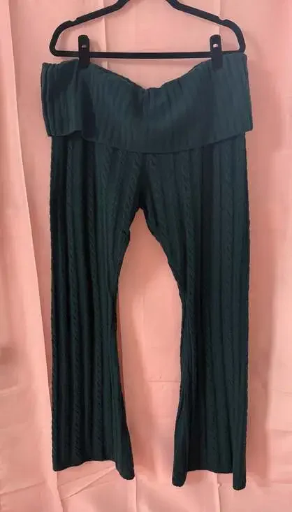 Victoria's Secret PINK Collegiate Cable-Knit Foldover Flare Pants in Deep Forest