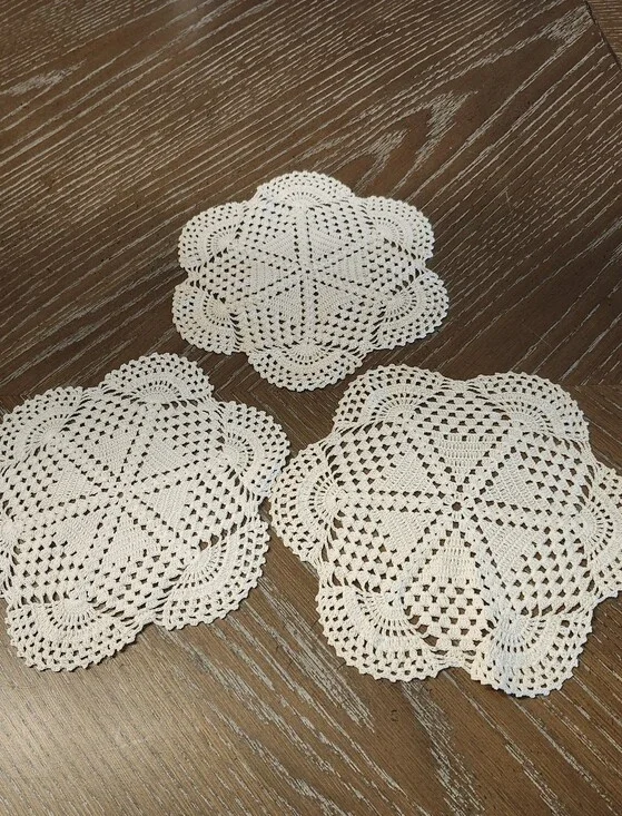 Vintage Handmade Crochet Doily Off-White Fan-Like Pattern Edge 7