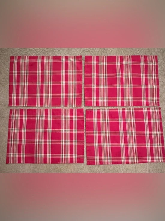 Set of 4 Christmas place mats • washable • plaid