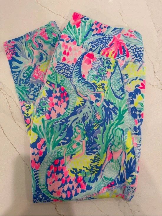 Lilly Pulitzer Luxletic Mermaids Print Cropped Leggings - Neon Blue & Pink