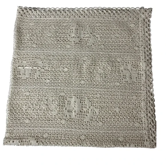 Vintage Filet Crochet Lace Table Floral Topper 30x30 Gridwork Tablecloth Square