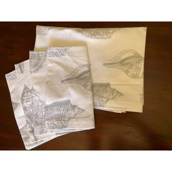 Williams Sonoma Table Runner and 4 Napkins Set New Seashell‎ Shell Coastal White