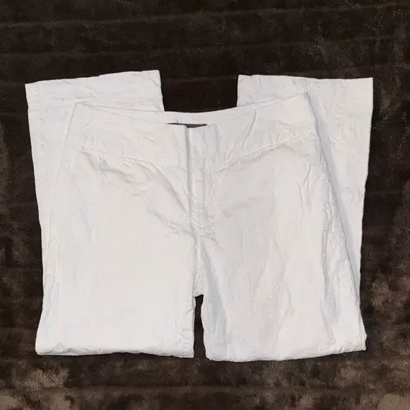Banana Republic White Embroidered Chino Pants Size 6 Cropped Eyelet Style Cotton