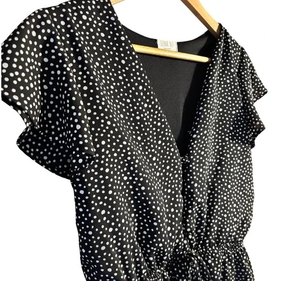 Sienna Sky Black White Polka‎ Dot Short Sleeve v neck Shorts Romper XS
