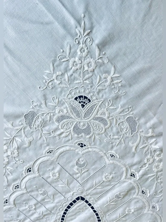 Vintage 1940’s Madeira Tablecloth Linen Hand Embroidered White Flawless 108x72